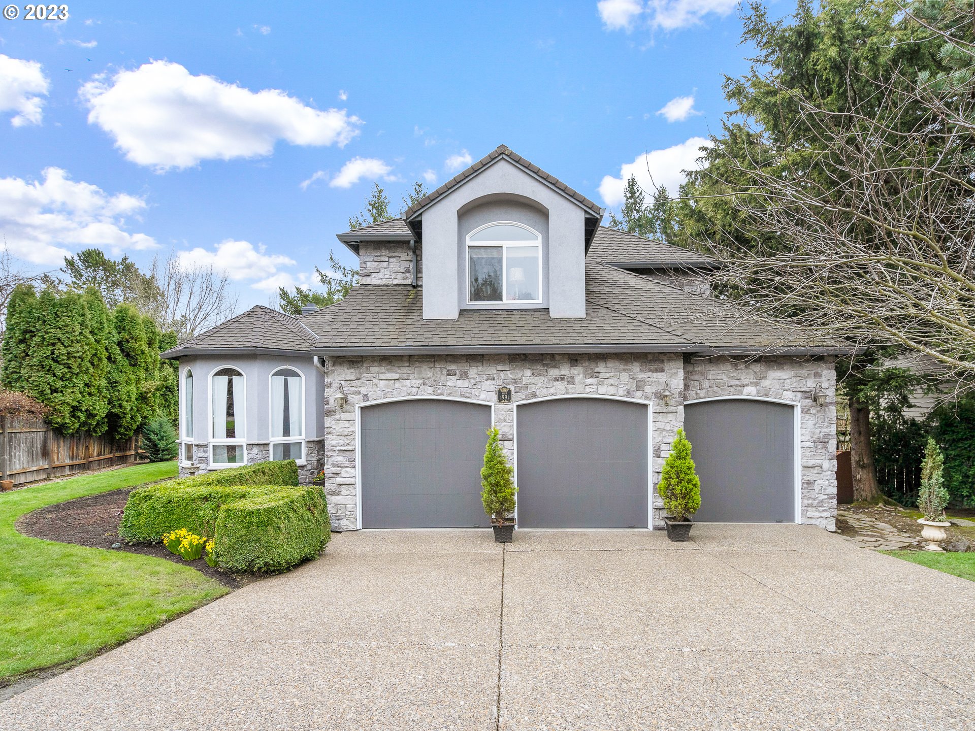5802 Southwest Kruse Ridge Drive Portland, OR 97219 - Photo 1 of 32 Gallery Image 1