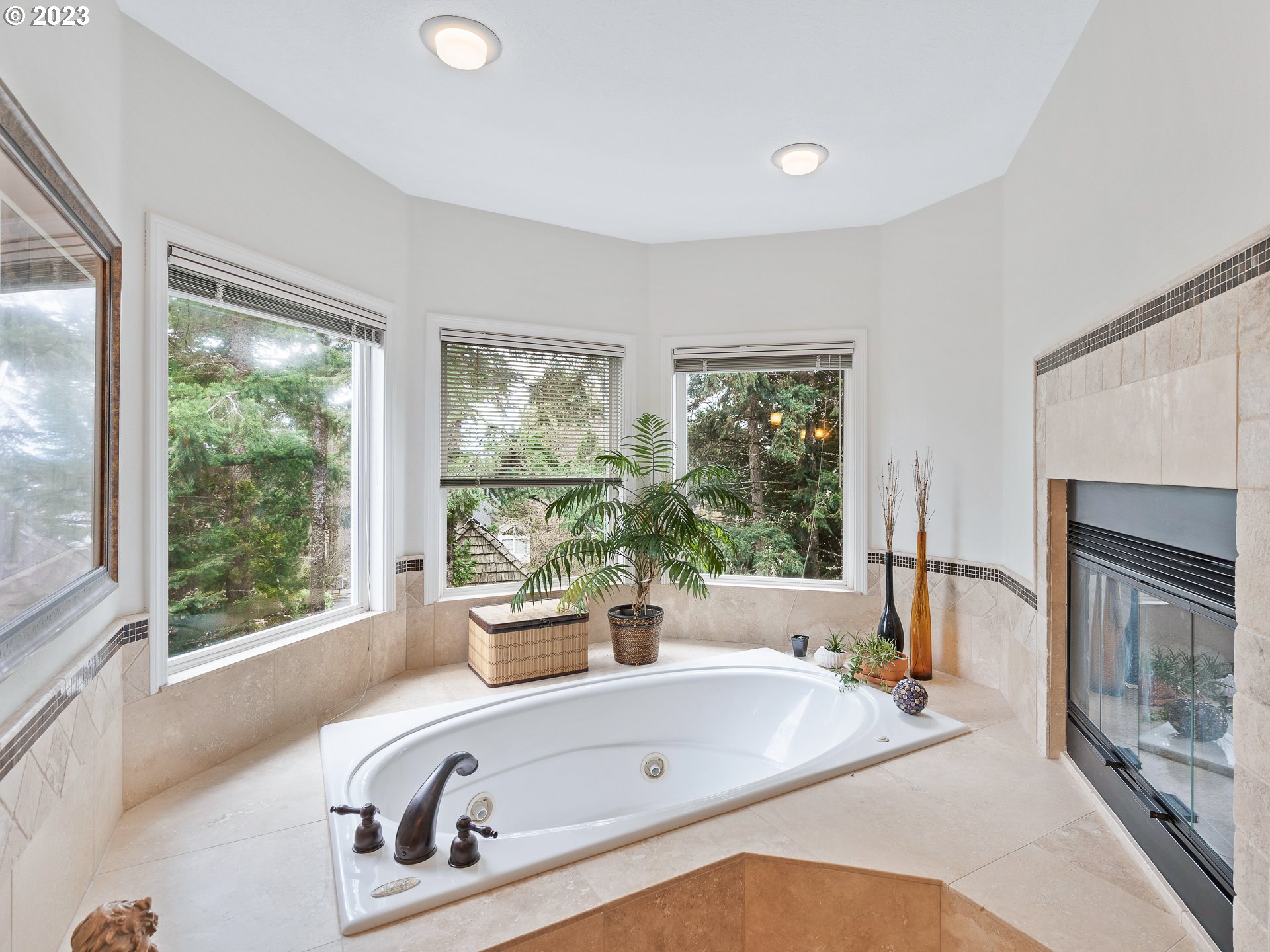 5802 Southwest Kruse Ridge Drive Portland, OR 97219 - Photo 20 of 32 Gallery Image 20