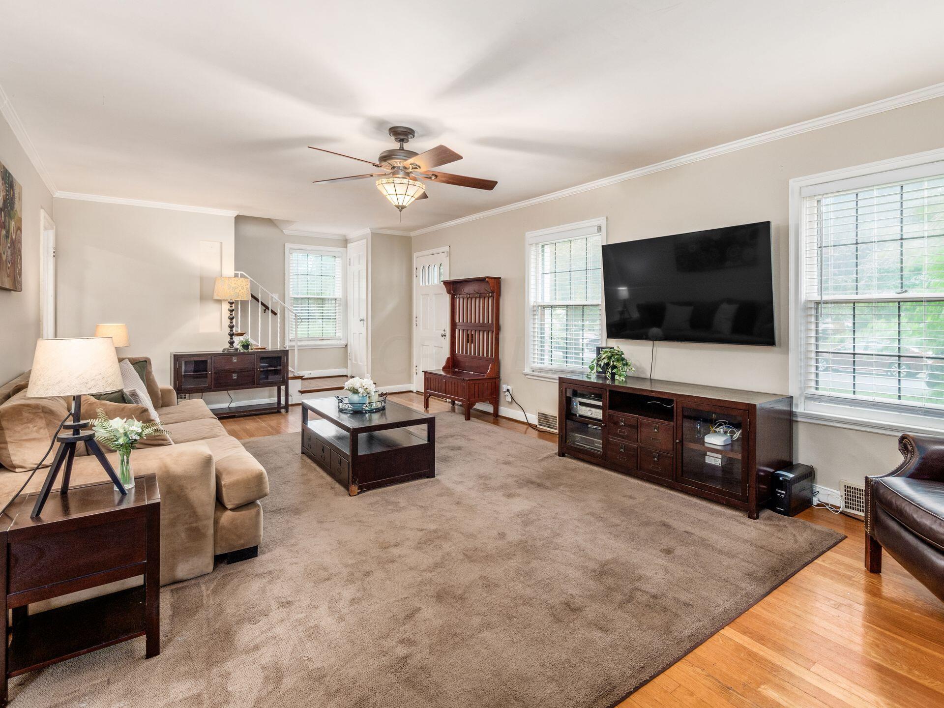 1013 Vernon Road Columbus, OH 43209 - Photo 6 of 53 Living room