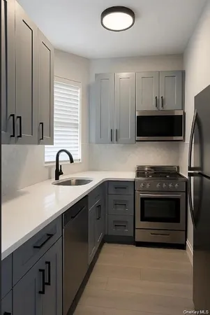 $2,750 | 450 East Park Avenue, Unit 4, Long Beach, NY 11561