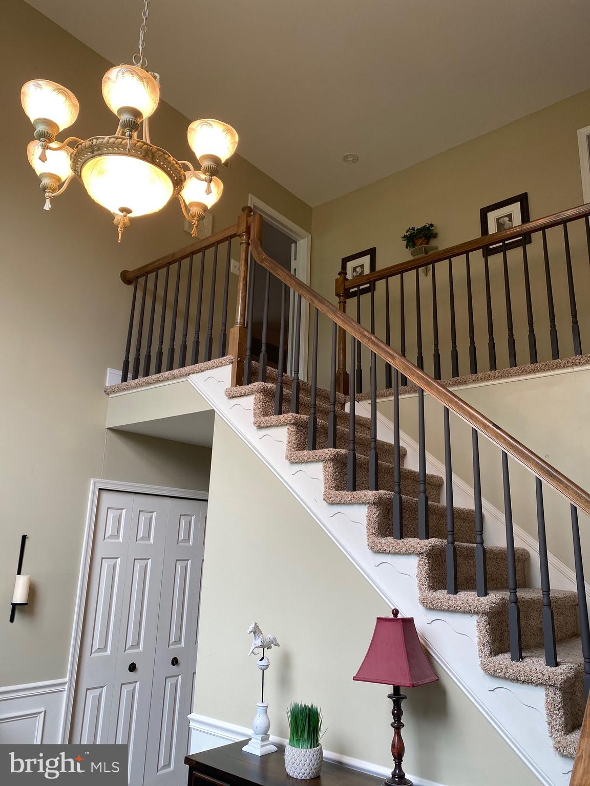 2 story entry foyer.