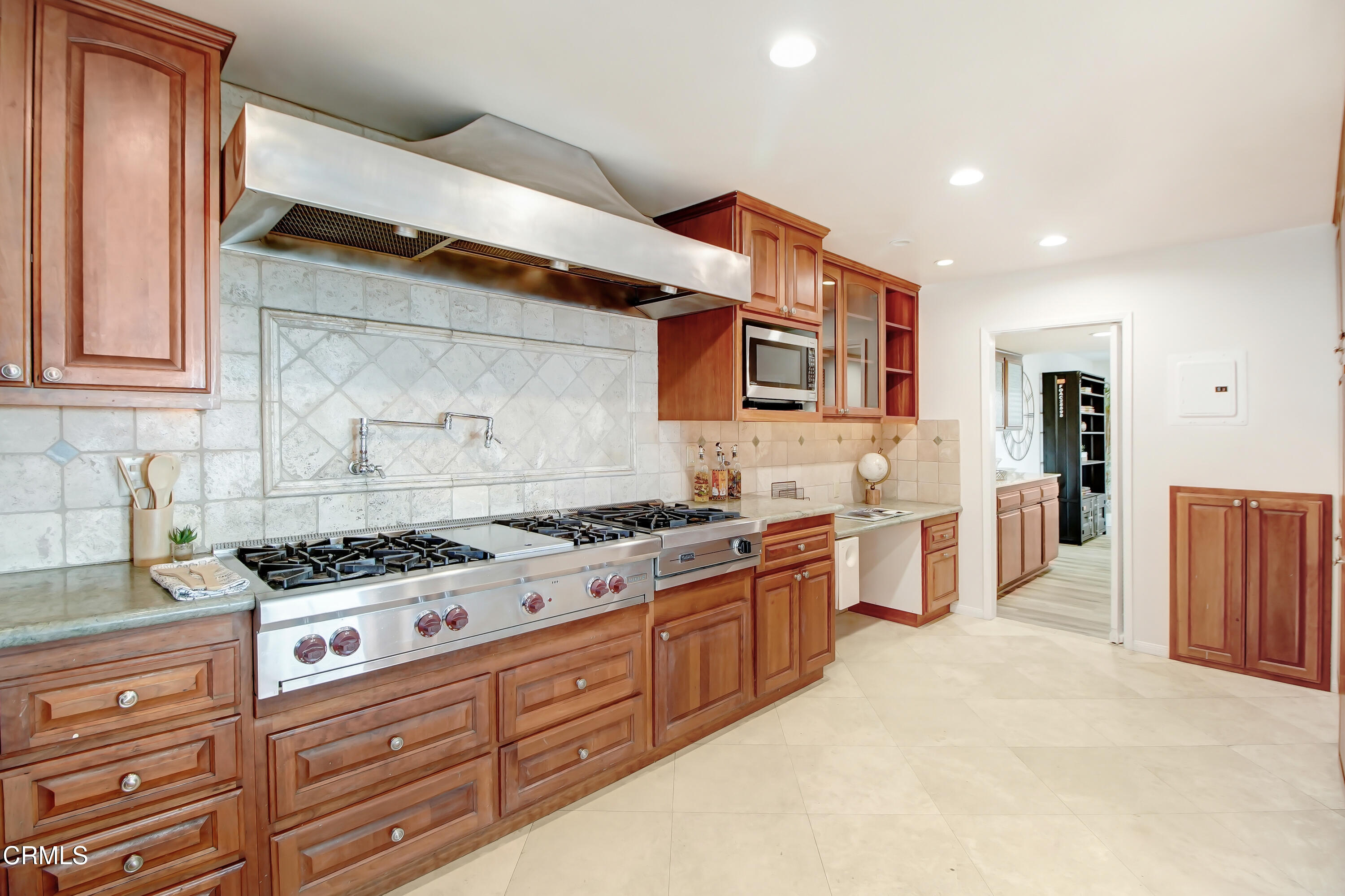1750 Rudell Road Burbank, CA 91501 - Photo 16 of 35 IMG_2637
