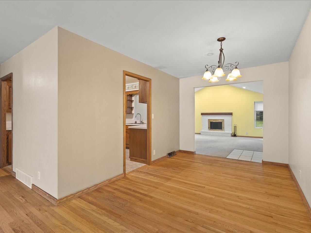 1407 Vassar Road Rockford, IL 61103 - Photo 9 of 35 Gallery Image 9