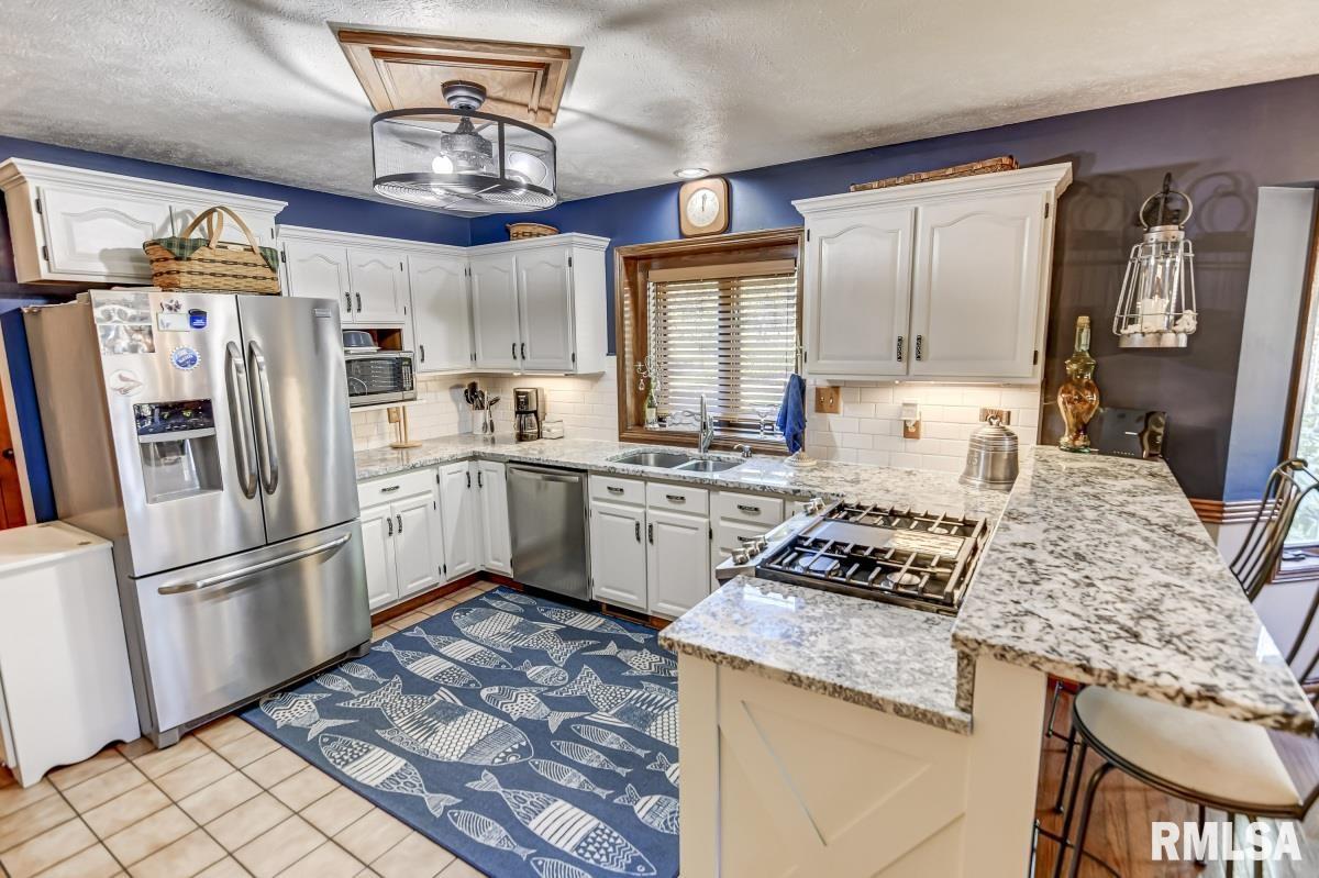 2736 Hilltop Road Springfield, IL 62712 - Photo 13 of 50