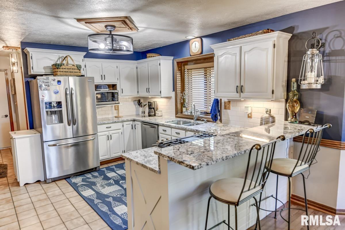 2736 Hilltop Road Springfield, IL 62712 - Photo 14 of 50