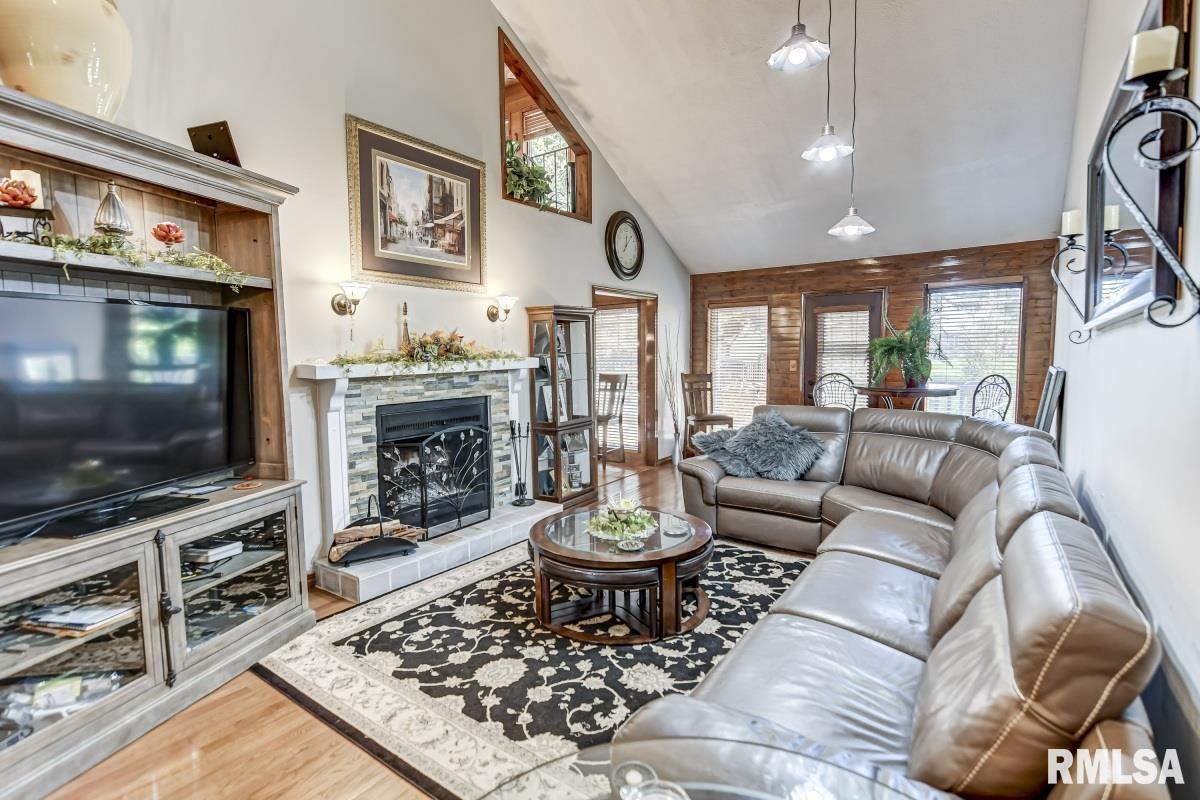 2736 Hilltop Road Springfield, IL 62712 - Photo 22 of 50