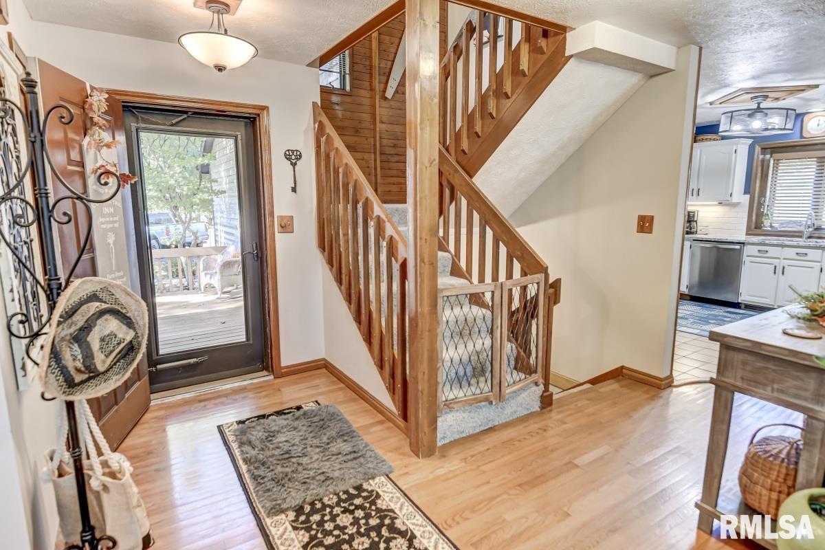 2736 Hilltop Road Springfield, IL 62712 - Photo 8 of 50