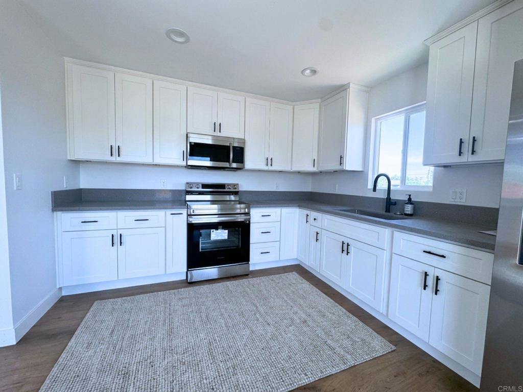 359 Cascade Road El Cajon, CA 92021 - Photo 8 of 22 Kitchen