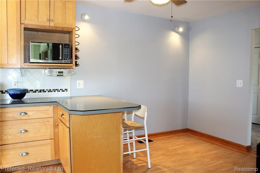 42949 Arlington Road Canton, MI 48187 - Photo 11 of 26 Kitchen 3.JPG