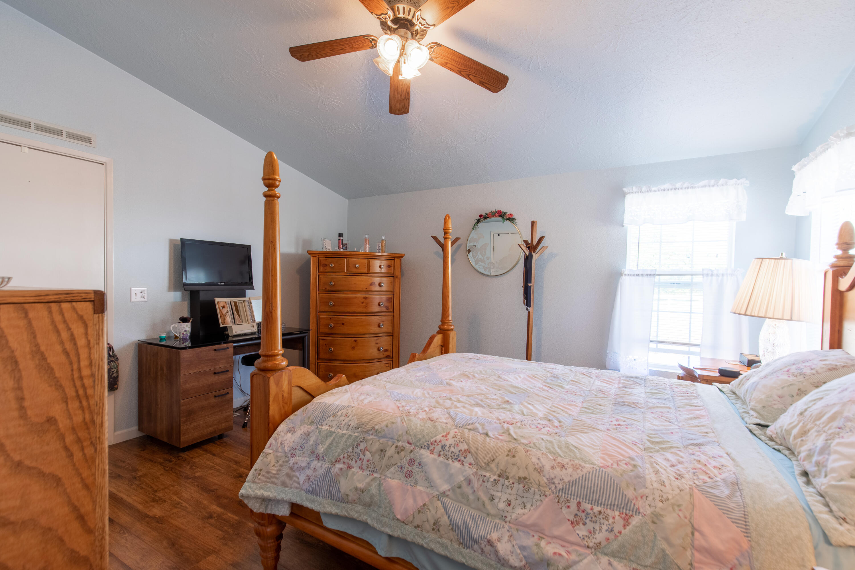 2591 Merlin Road Grants Pass, OR 97526 - Photo 13 of 27 2591MerlinRd-10