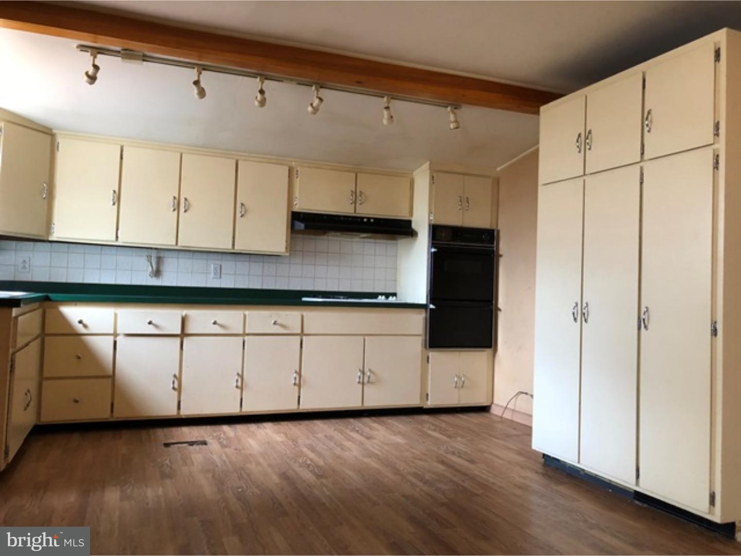 26 Reeger Avenue Trenton, NJ 08610 - Photo 3 of 16 Gallery Image 3
