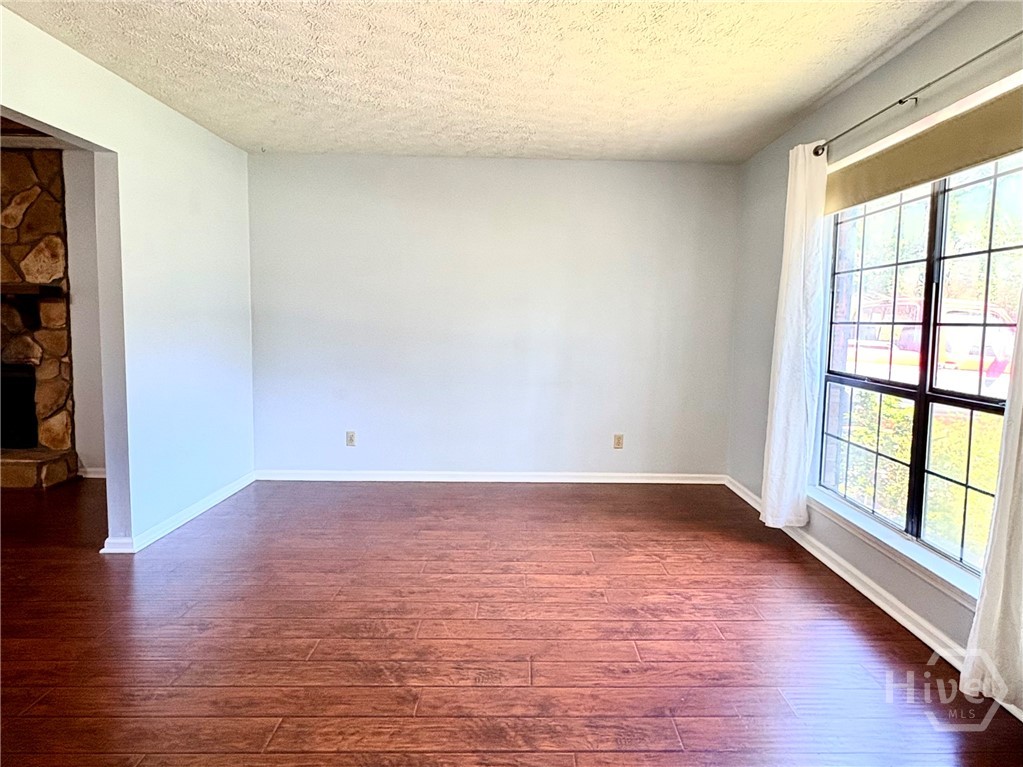 208 Westminister Road Savannah, GA 31419 - Photo 7 of 34 LIVING ROOM