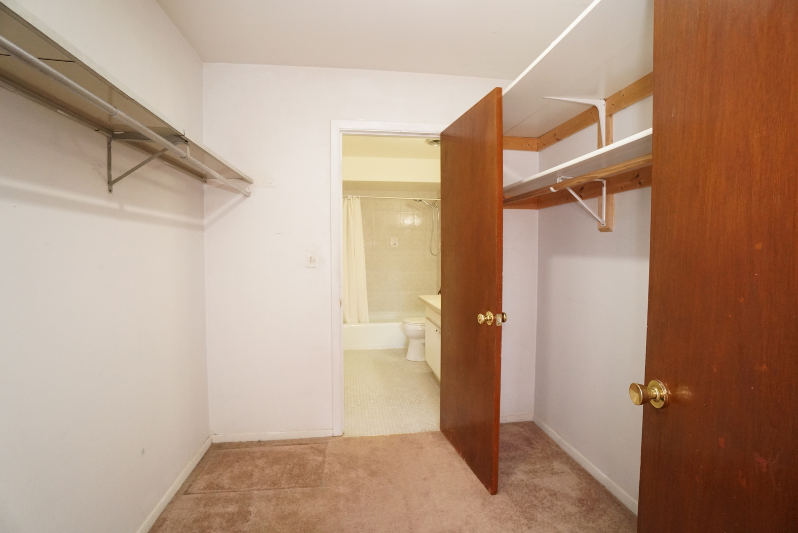 834 East Old Willow Road, Unit 209 Prospect Heights, IL 60070 - Photo 13 of 20 a view of bathroom