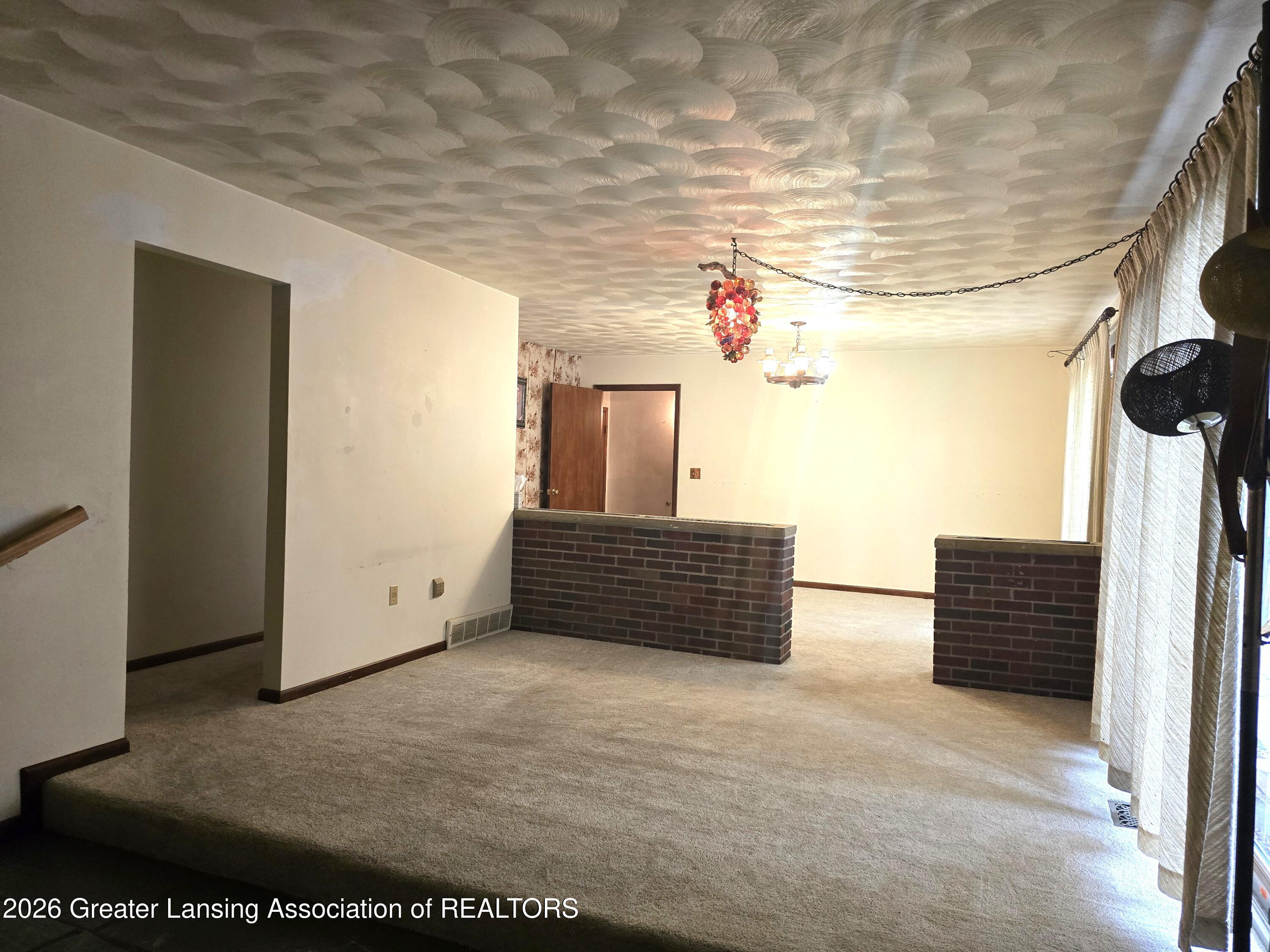 2407 West Clark Road Dewitt, MI 48820 - Photo 4 of 21 Living Room