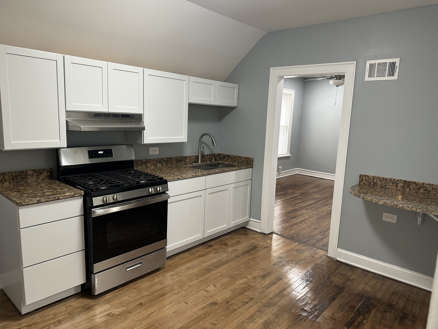 12052 S Lane, Unit 2 Chicago, IL 60628 - Photo 5 of 9