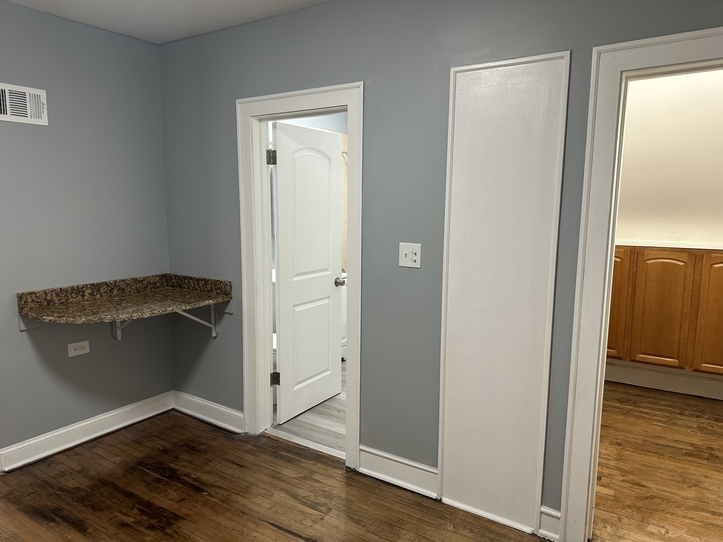 12052 S Lane, Unit 2 Chicago, IL 60628 - Photo 6 of 9