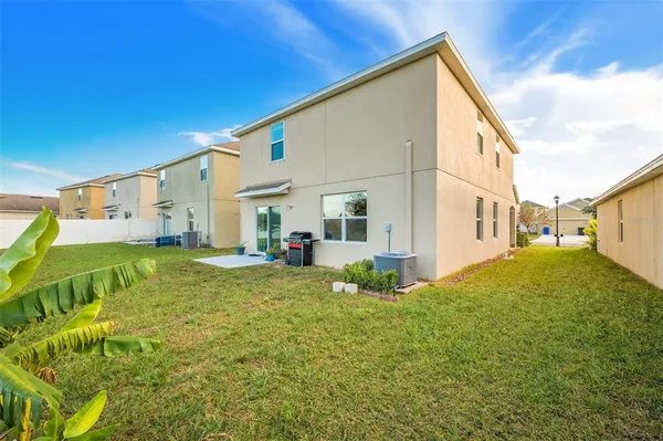 a house view with swimming pool