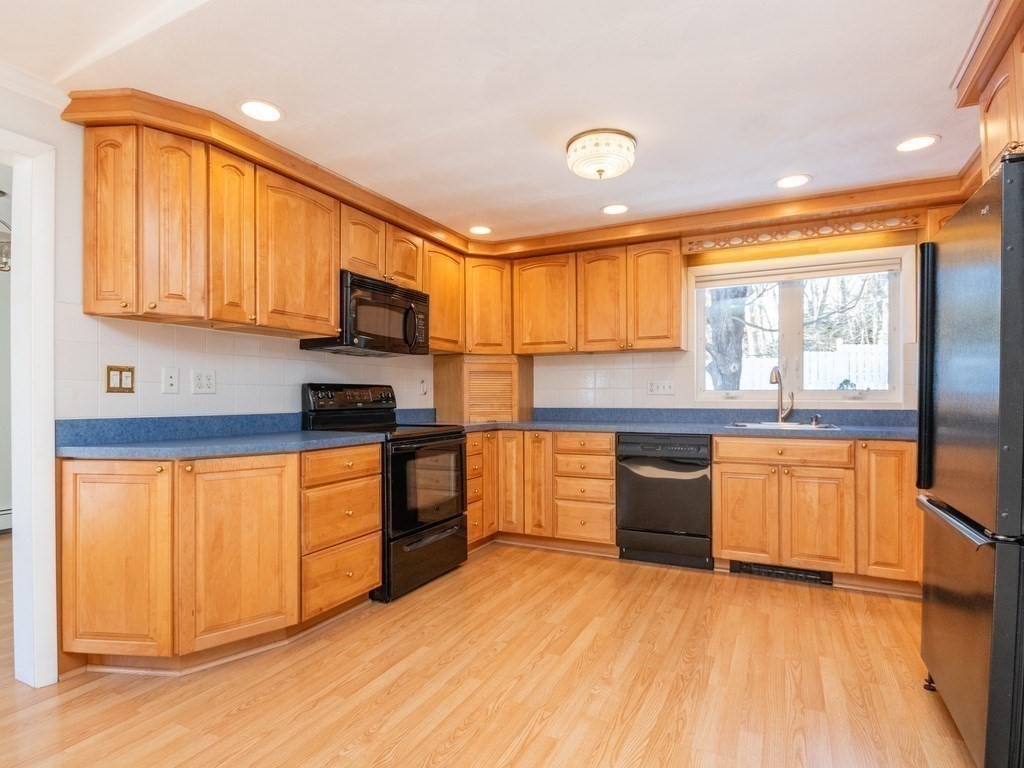 33 Griffin Road Framingham, MA 01701 - Photo 11 of 25 Gallery Image 11