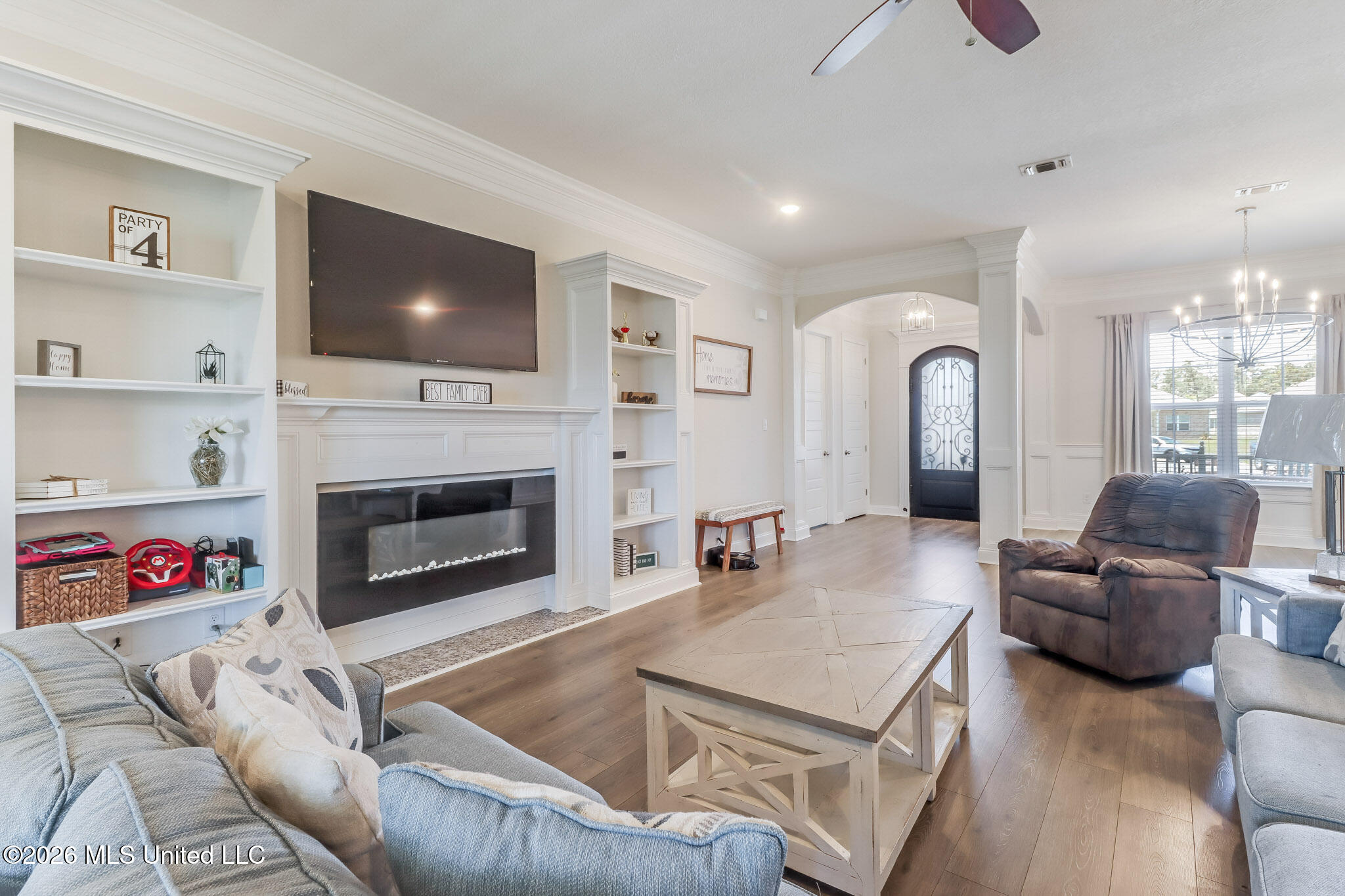 5894 Windmill Street Ocean Springs, MS 39564 - Photo 5 of 20 Living Room