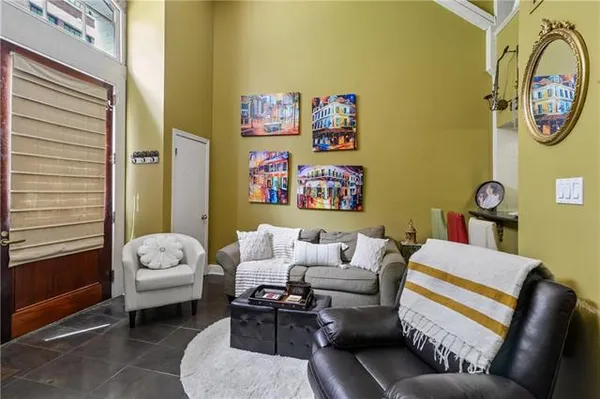 $249,000 | 700 Commerce Street, Unit 112, New Orleans, LA 70130