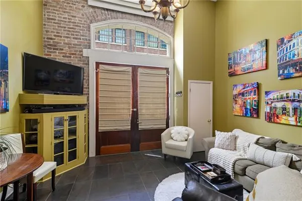 $249,000 | 700 Commerce Street, Unit 112, New Orleans, LA 70130