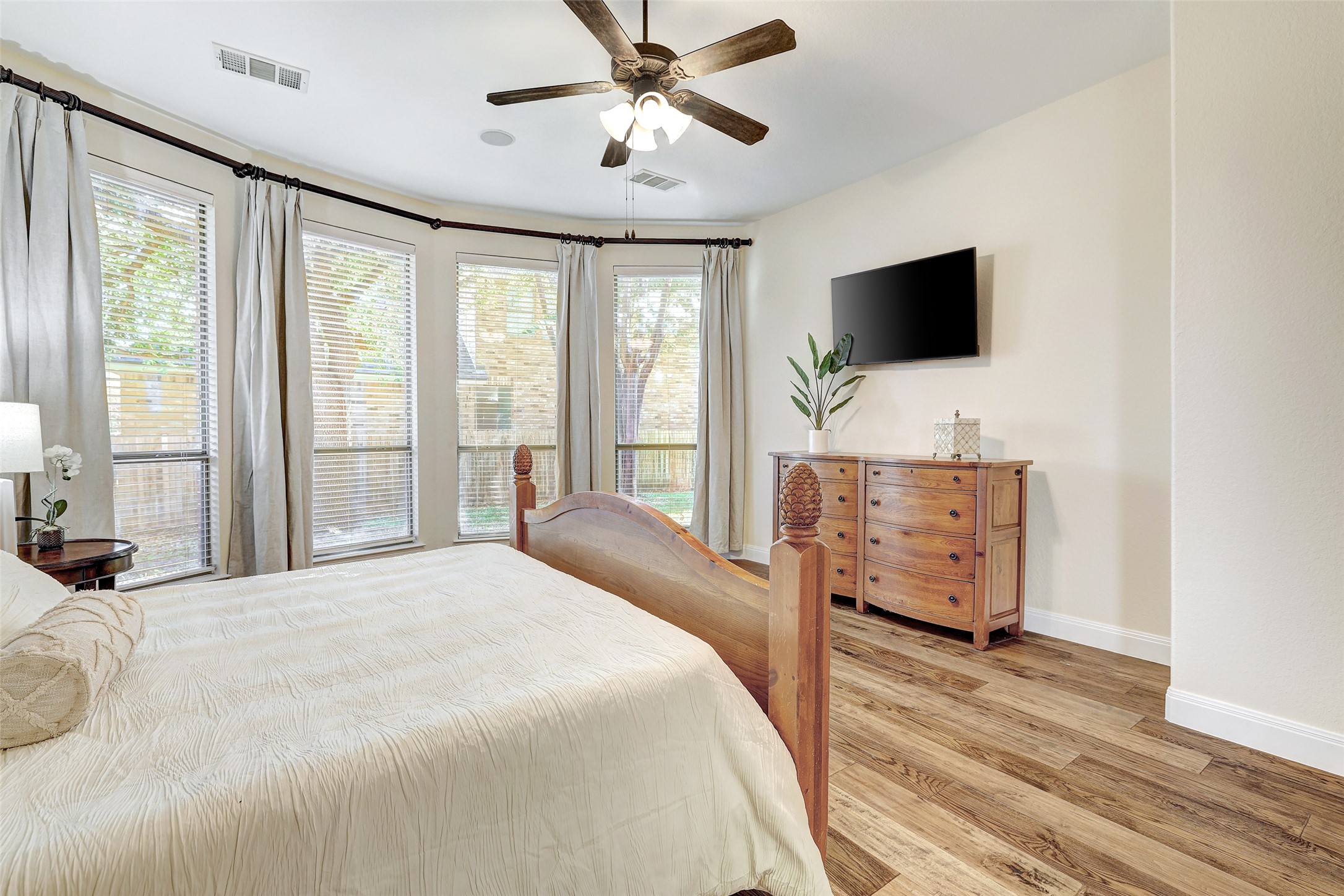 3600 Alexandrite Way Round Rock, TX 78681 - Photo 19 of 40 a bedroom with a bed television on desk and a window