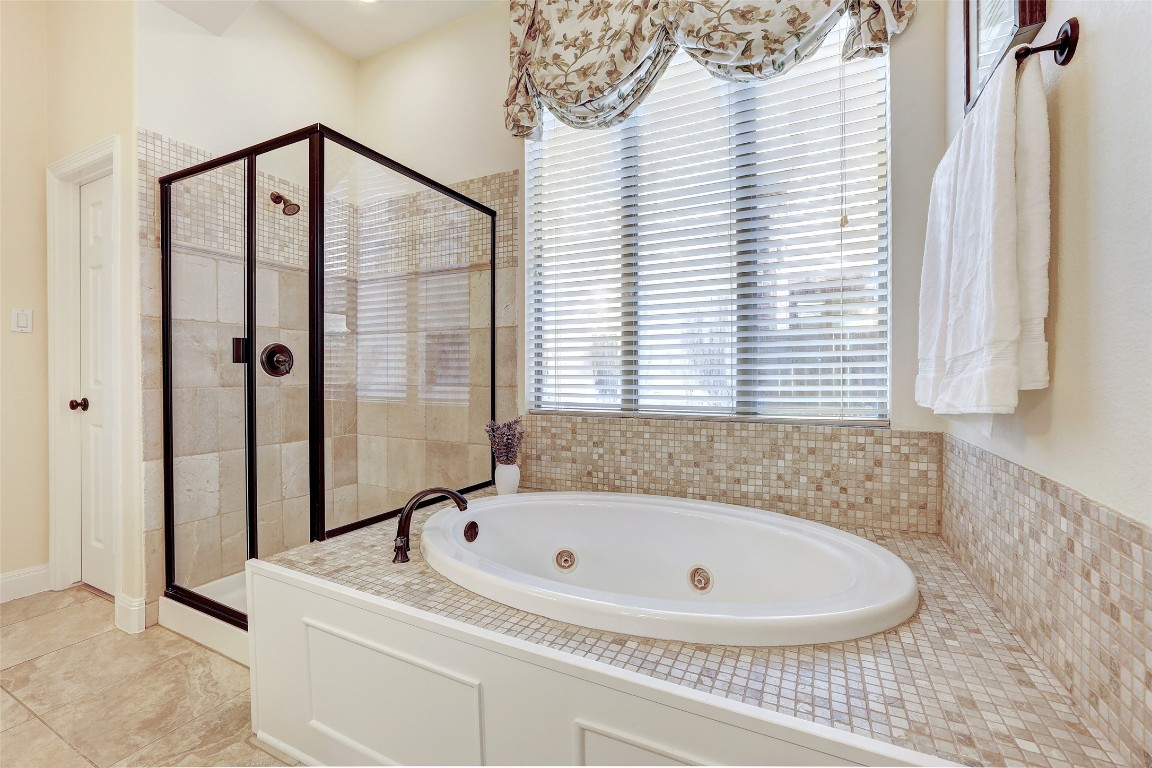 3600 Alexandrite Way Round Rock, TX 78681 - Photo 23 of 40 a bathroom with a bathtub and shower