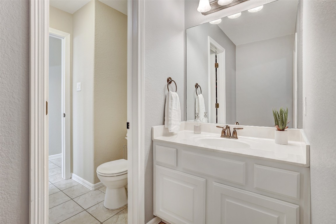 3600 Alexandrite Way Round Rock, TX 78681 - Photo 34 of 40 a bathroom with a toilet a sink and a mirror