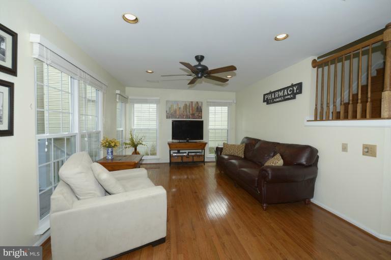 6473 Empty Song Road Columbia, MD 21044 - Photo 8 of 22 Living Room