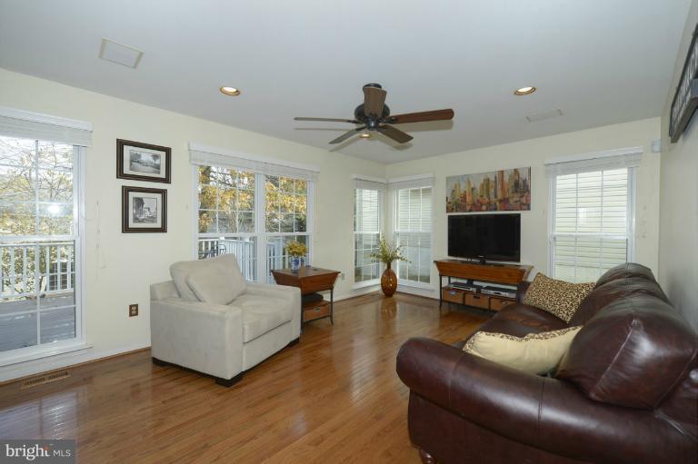 6473 Empty Song Road Columbia, MD 21044 - Photo 9 of 22 Living Room