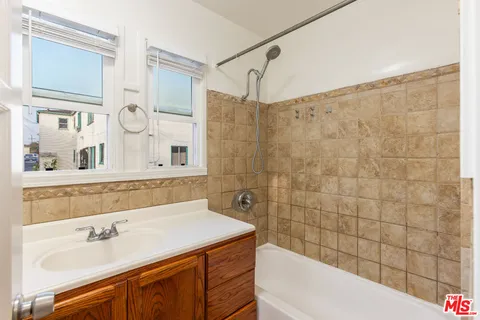 $1,400,000 | 811 East Nutwood Street, Inglewood, CA 90301