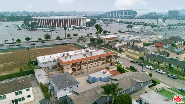 $1,400,000 | 811 East Nutwood Street, Inglewood, CA 90301
