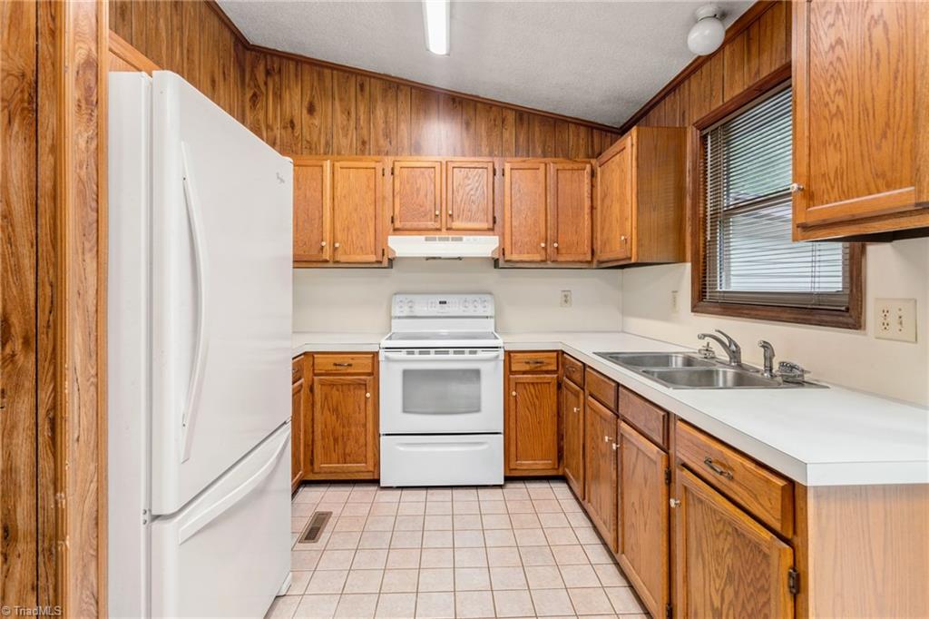 1781 Greendale Road Archdale, NC 27263 - Photo 12 of 30 Gallery Image 12