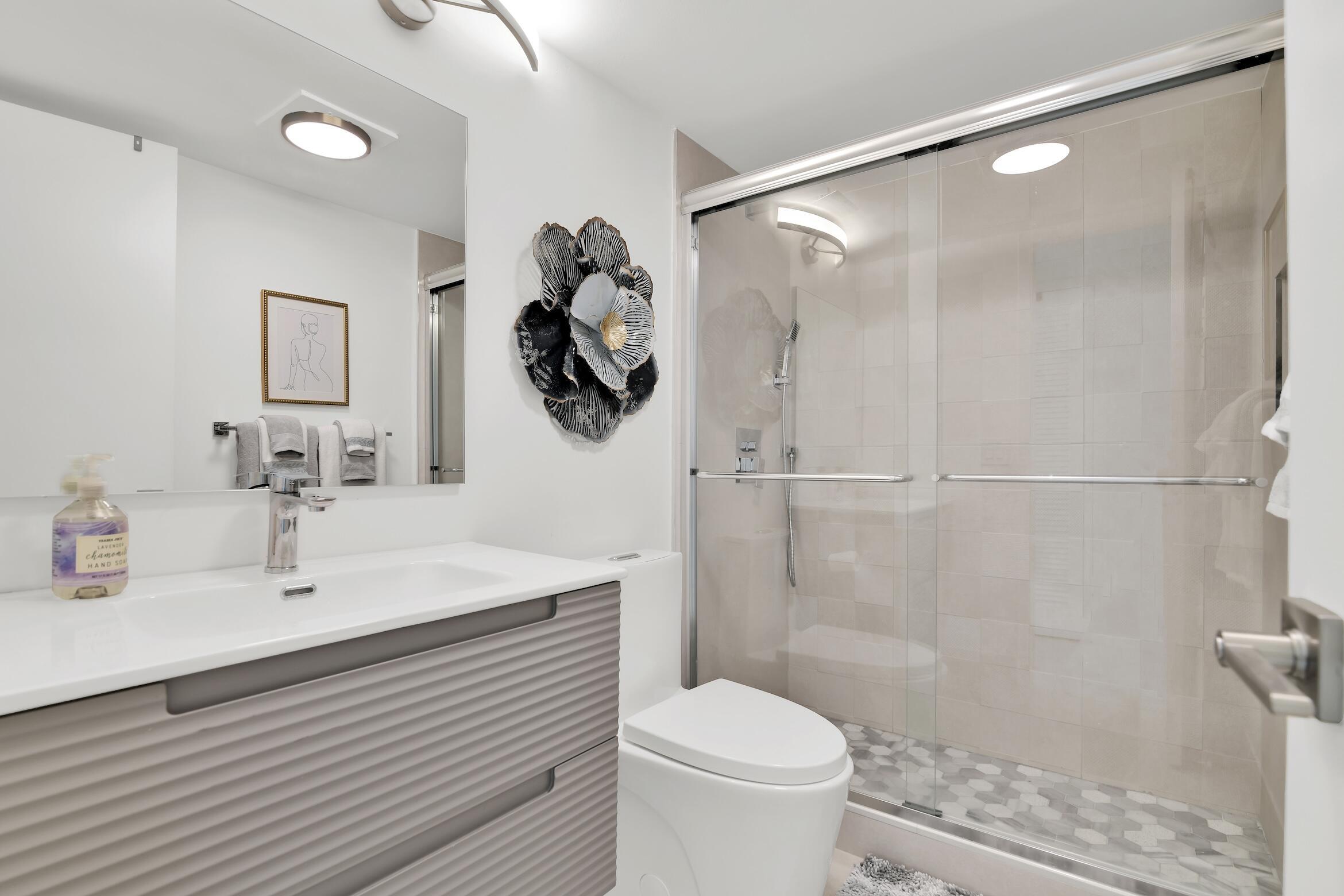 175 Fanshaw East Boca Raton, FL 33434 - Photo 14 of 26 Bathroom