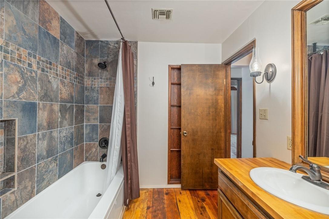 53644 Acorn Road Mariposa, CA 95338 - Photo 13 of 65 Newly remodeled bathroom with large soaking tub