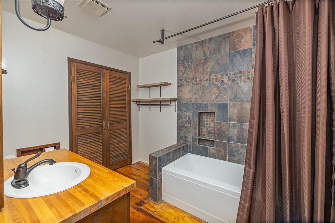 53644 Acorn Road Mariposa, CA 95338 - Photo 14 of 65 Lots of space for towels and linens