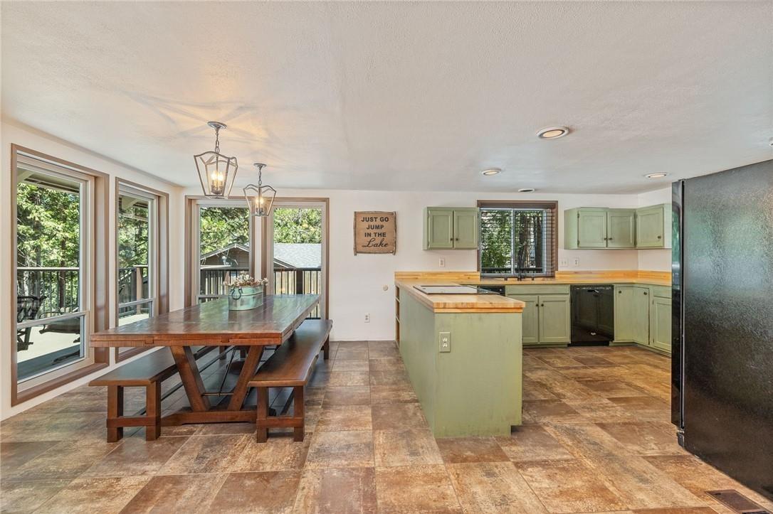 53644 Acorn Road Mariposa, CA 95338 - Photo 26 of 65 Spacious kitchen