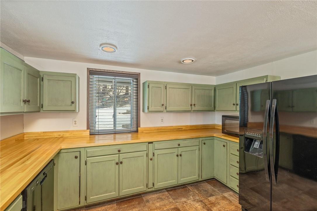 53644 Acorn Road Mariposa, CA 95338 - Photo 30 of 65 Lots of counter space for entertaining