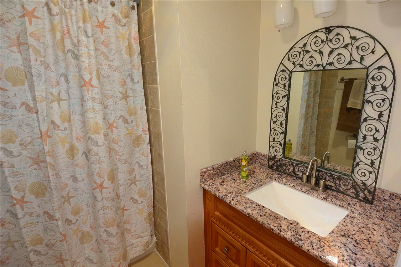 10366 Moorpark Street Spring Valley, CA 91978 - Photo 22 of 25 2ND BATH UPSTAIRS