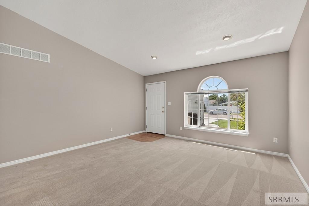 2907 Courtyard Circle Ammon, ID 83406 - Photo 3 of 32