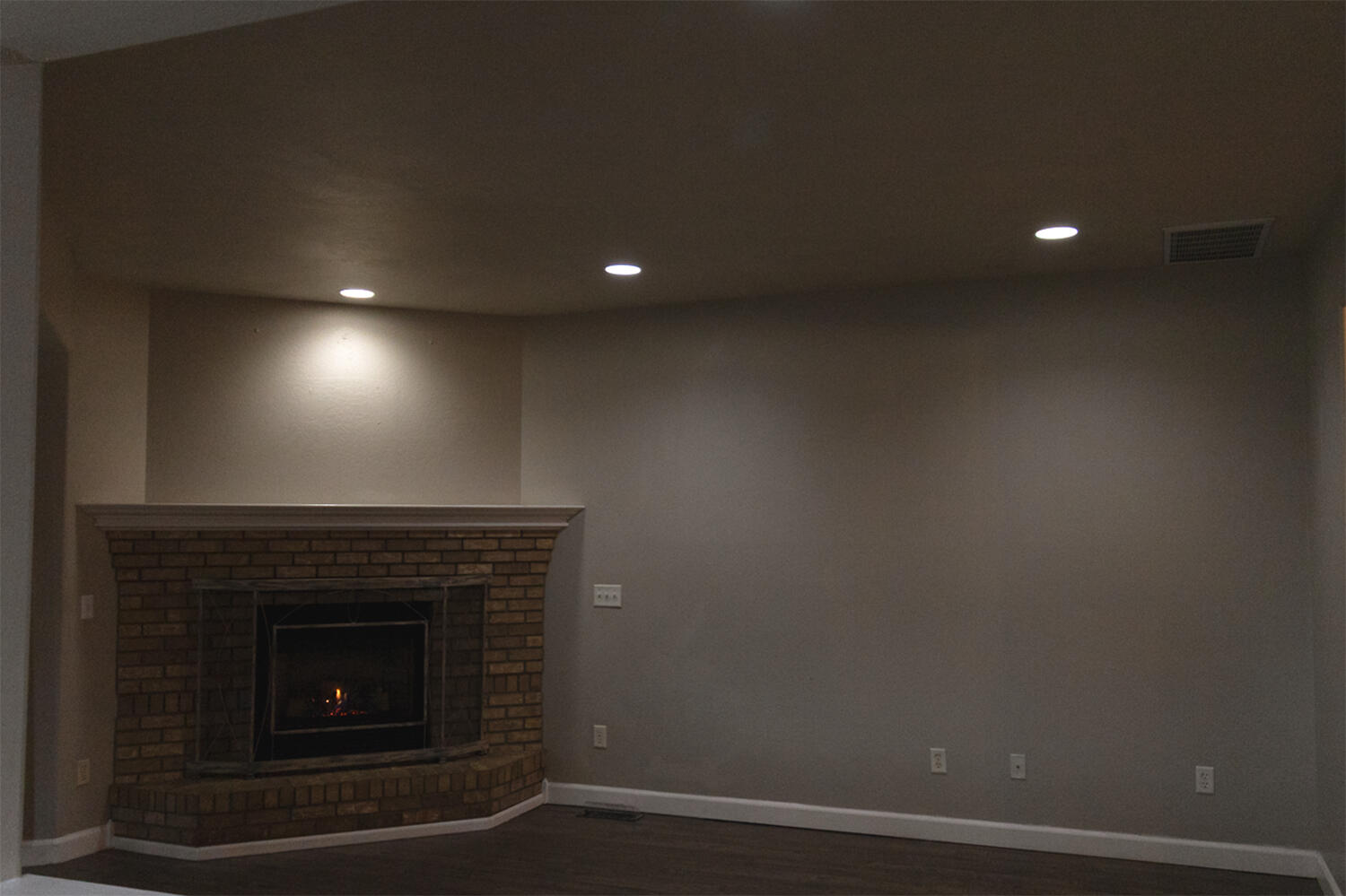 2307 Jeremy Street Central Point, OR 97502 - Photo 15 of 32 Greatroom Fireplace
