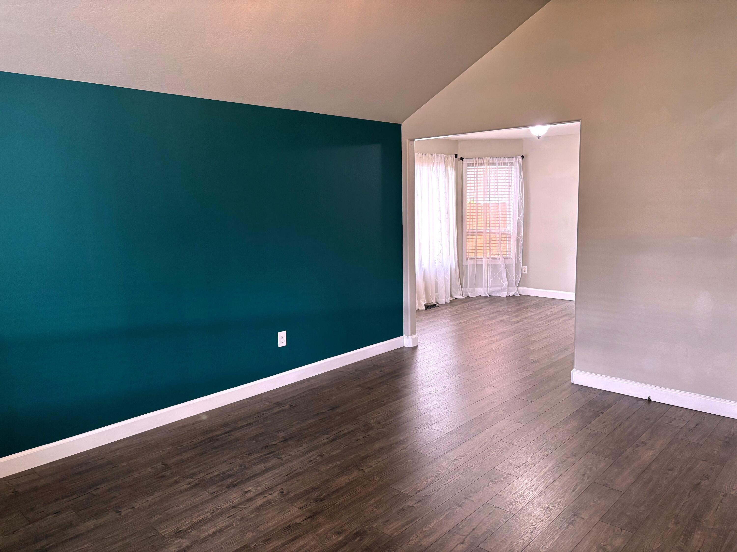 2307 Jeremy Street Central Point, OR 97502 - Photo 18 of 32 Living Room Entry