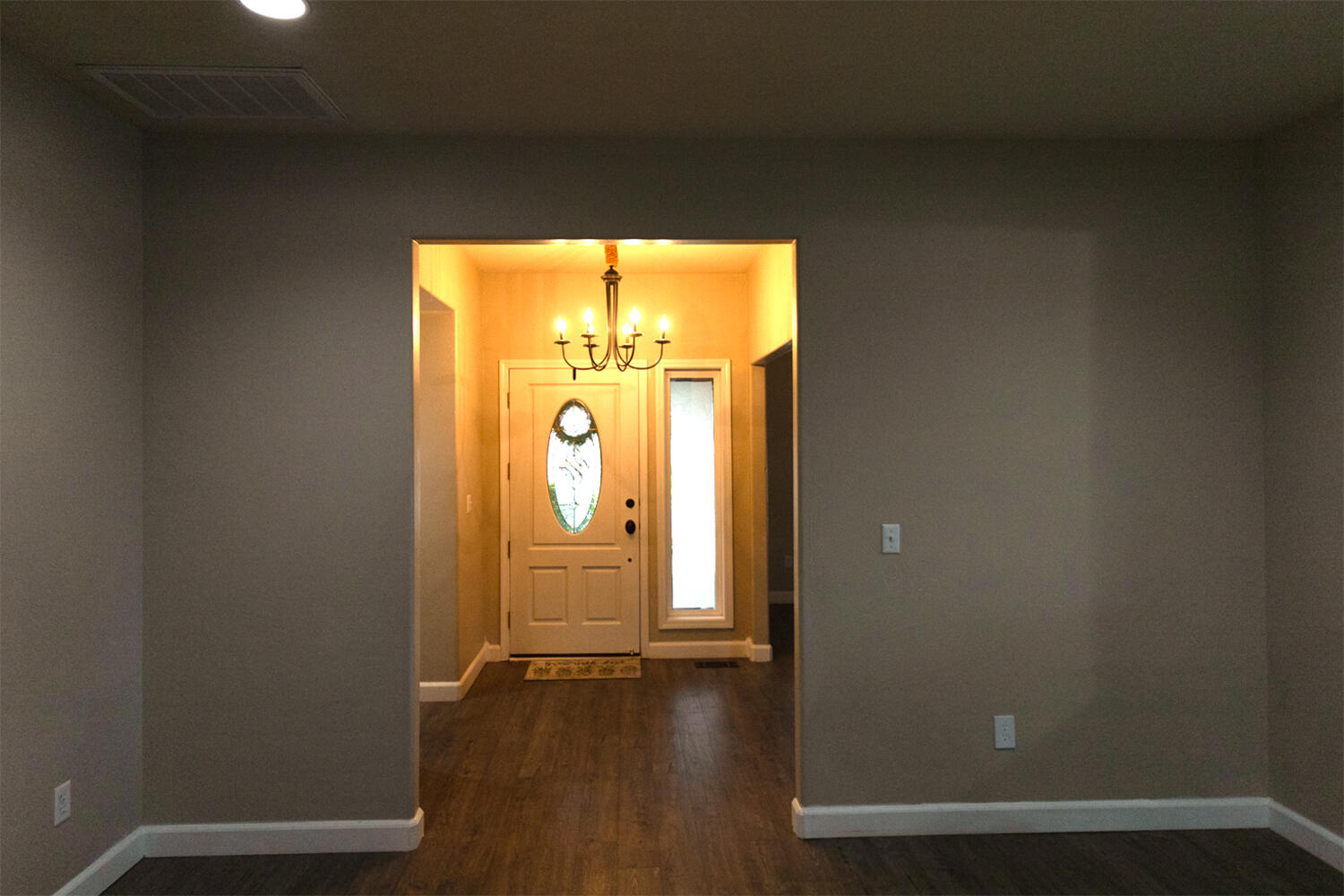 2307 Jeremy Street Central Point, OR 97502 - Photo 20 of 32 Front Entry