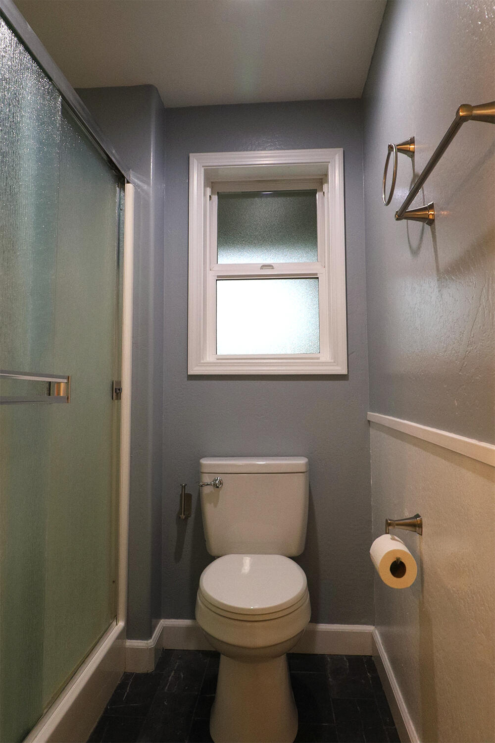 2307 Jeremy Street Central Point, OR 97502 - Photo 28 of 32 Second Bathroom
