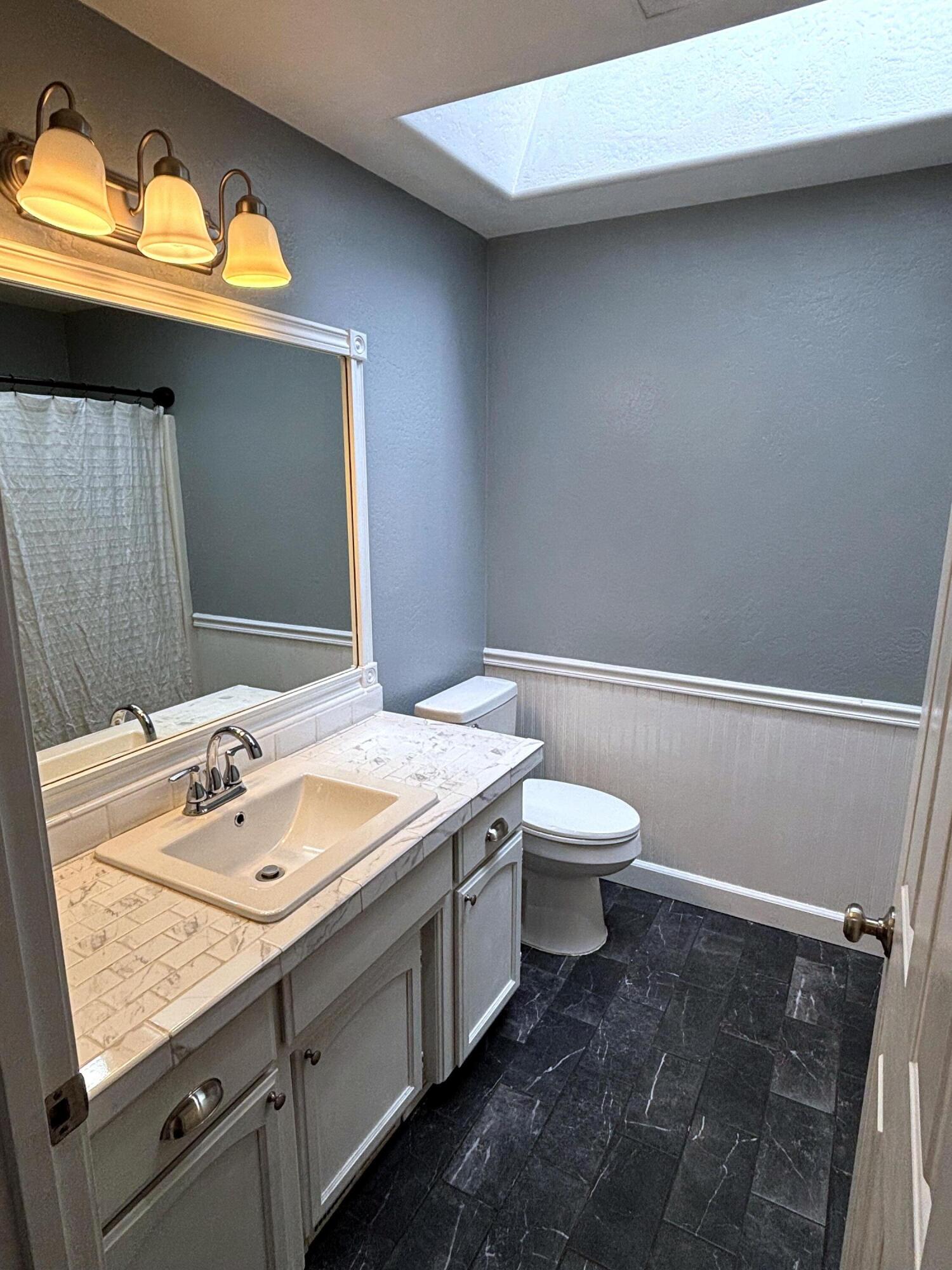2307 Jeremy Street Central Point, OR 97502 - Photo 31 of 32 Bathroom with Doorway