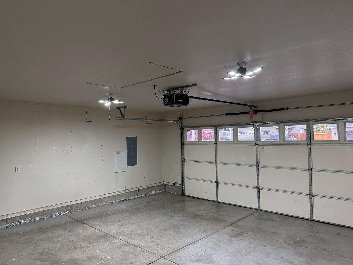 2307 Jeremy Street Central Point, OR 97502 - Photo 32 of 32 Garage