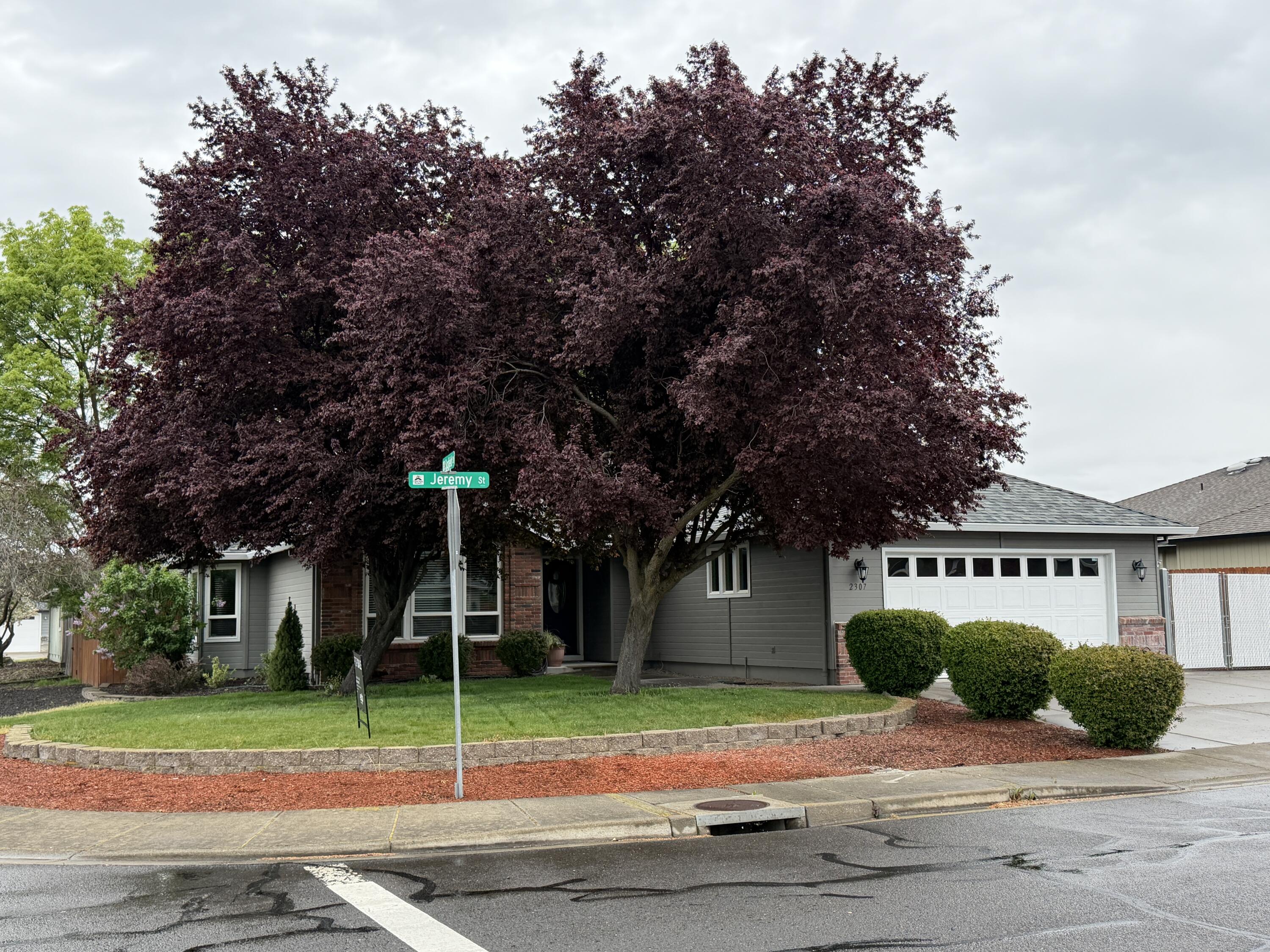 2307 Jeremy Street Central Point, OR 97502 - Photo 4 of 32 Corner Lot