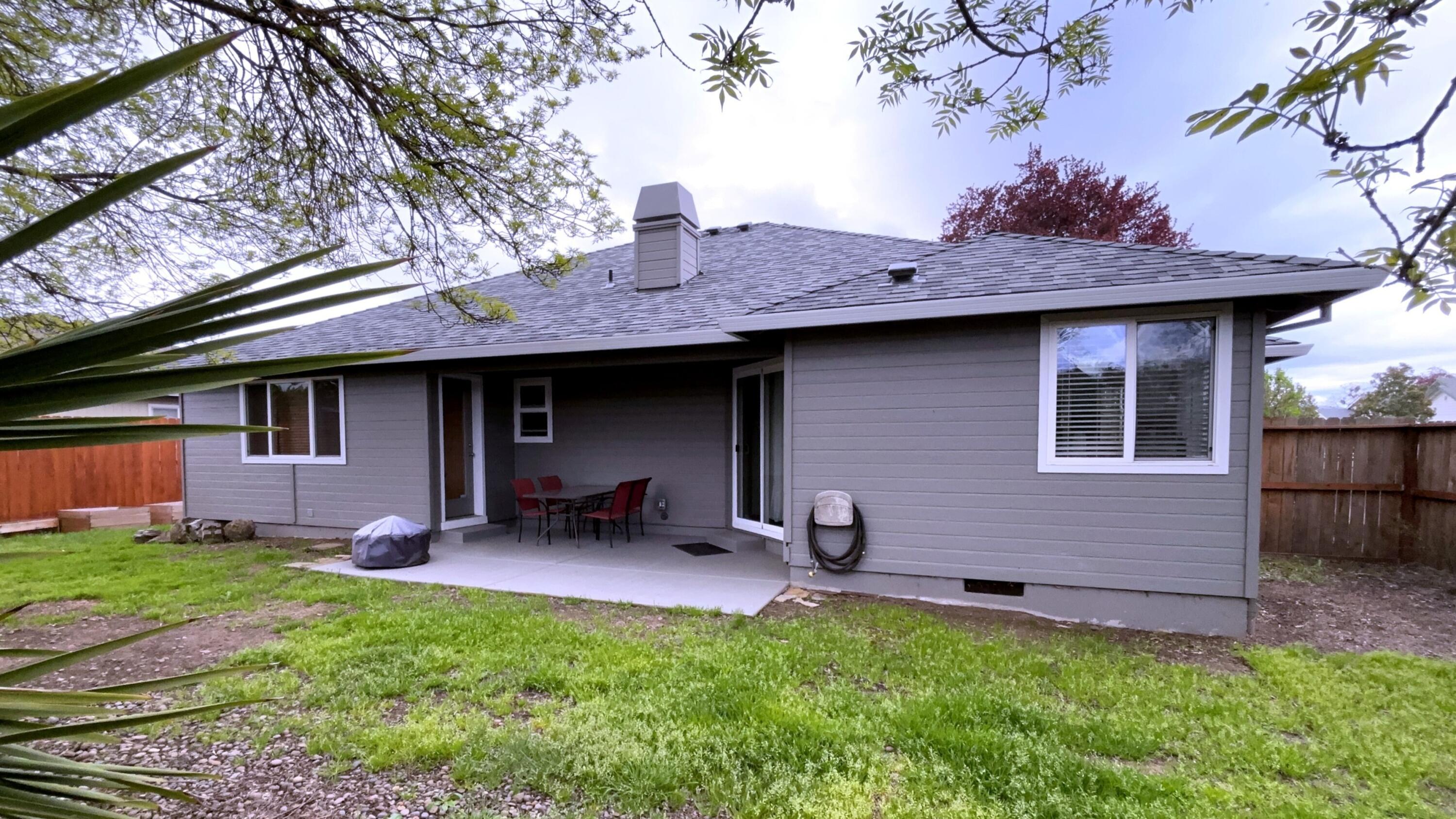 2307 Jeremy Street Central Point, OR 97502 - Photo 5 of 32 Backyard