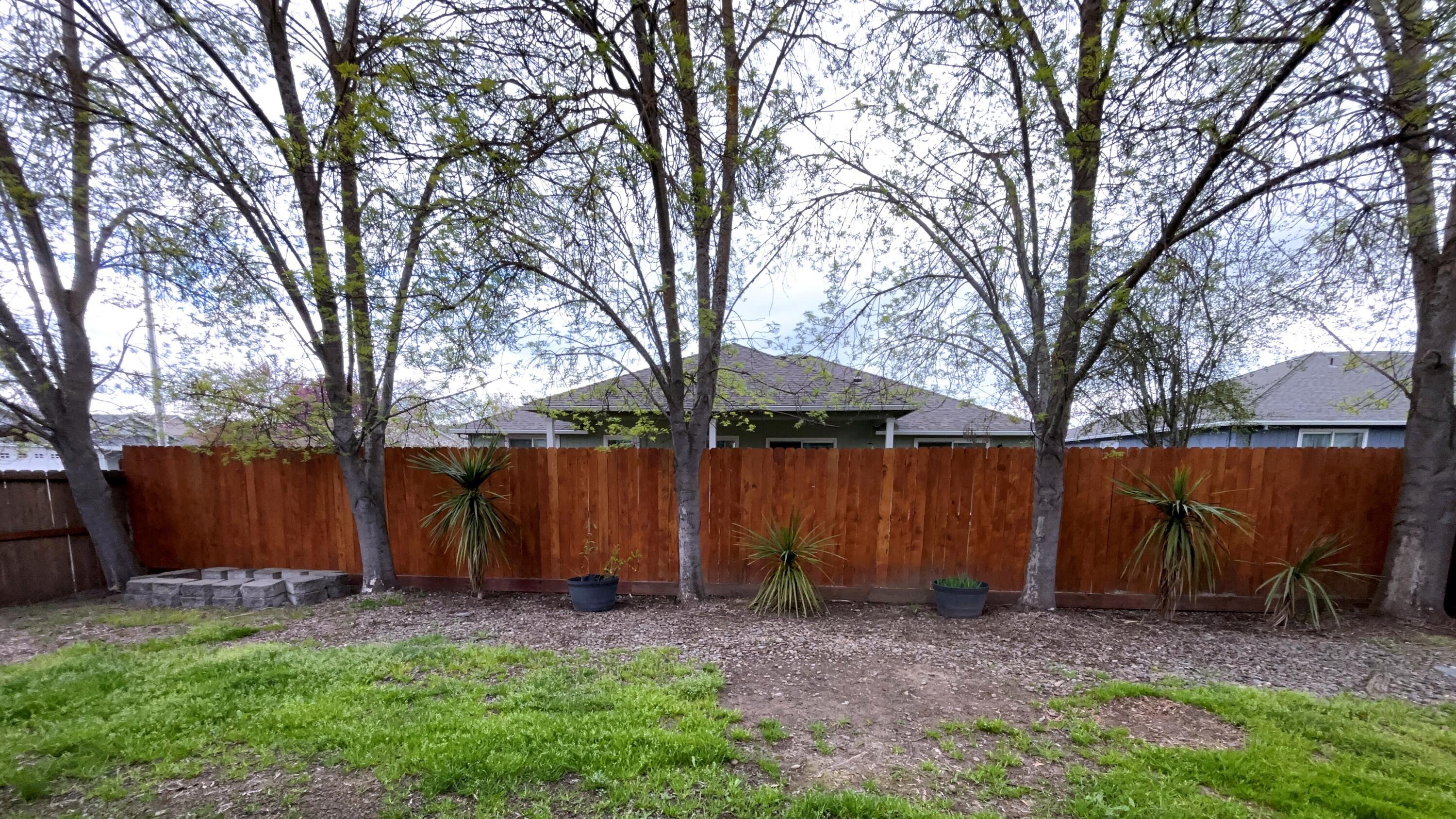 2307 Jeremy Street Central Point, OR 97502 - Photo 7 of 32 Fencing