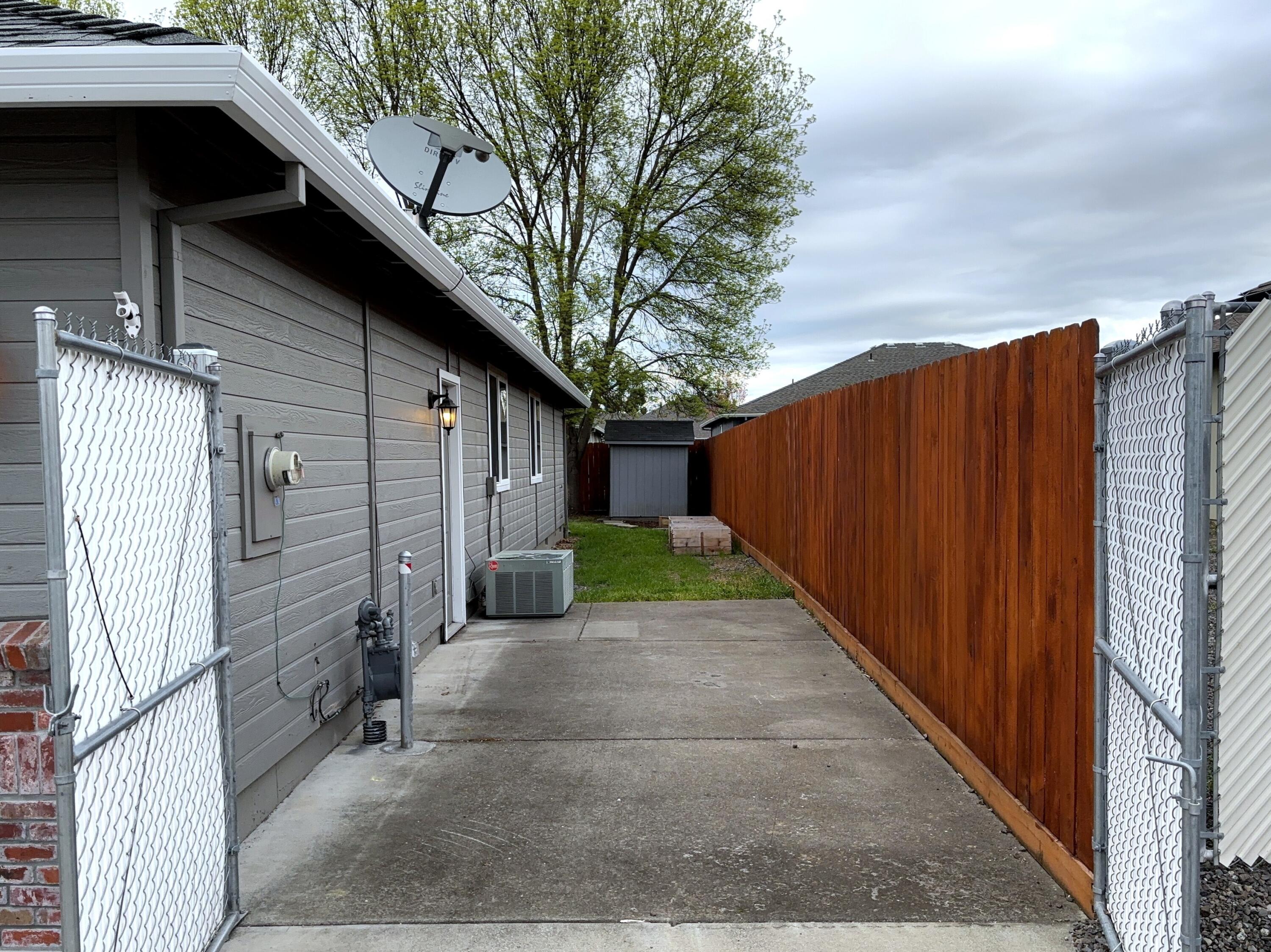 2307 Jeremy Street Central Point, OR 97502 - Photo 8 of 32 Backyard Entry